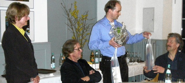 Christine Dietz (links) und Oliver Kle...fr den Besuch in der Tllinger Hhe.   | Foto: BZ