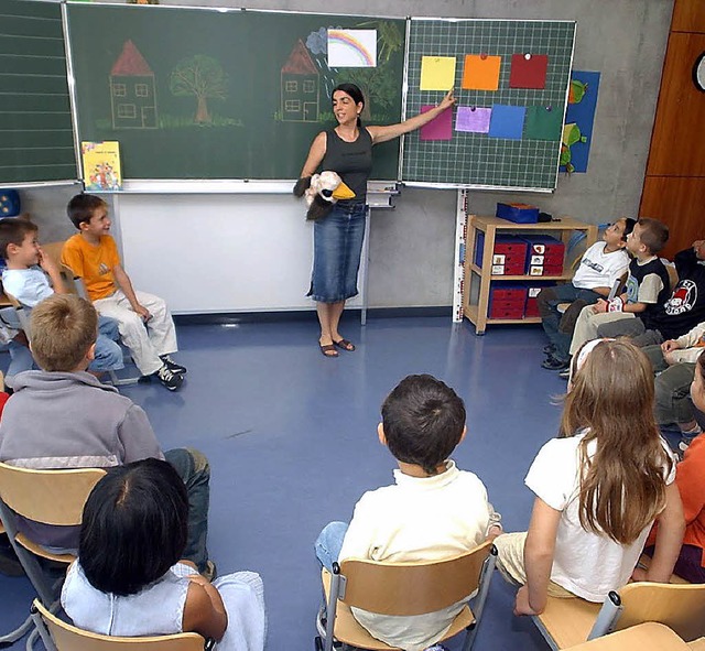 Im Kindergarten zu wenig gefrdert?  Erstklssler beim Unterricht  | Foto: DPA