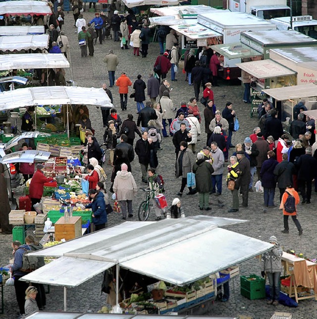 Lngere ffnungszeiten: Der Markt auf dem Mnsterplatz.   | Foto: Sasse