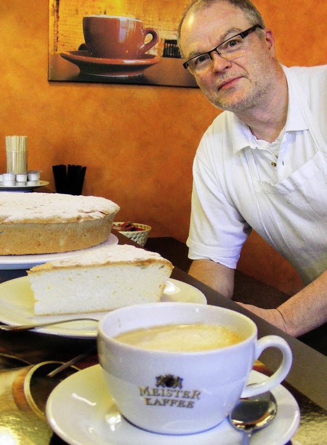 Eine bleiche Schne ist die Silbertort...rmeister Peter Marzluf aus Altenheim.   | Foto: Pascal Cames