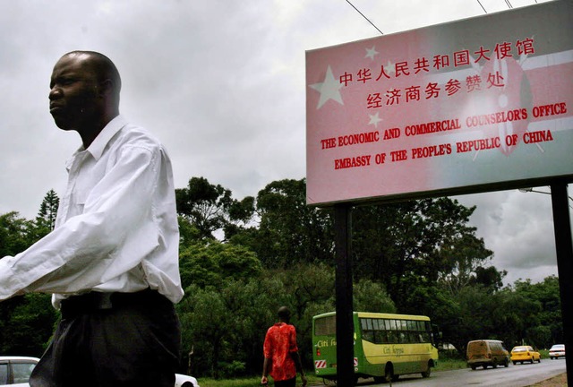 Prsenz in Afrika zeigen: Die chinesische Botschaft baut in Nairobi.    | Foto: CONTRASTO / LAIF