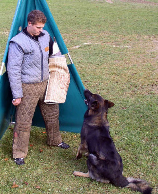 Auch im Hundesport ist regelmiges Tr...st  und der Unterordnung zu erzielen.   | Foto: Eberhard Gross