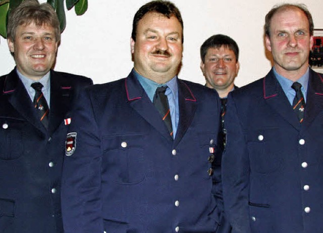 Kommandant Reiner Knbel und sein Stel...jhriges Engagement in der Feuerwehr.   | Foto: herbert trogus