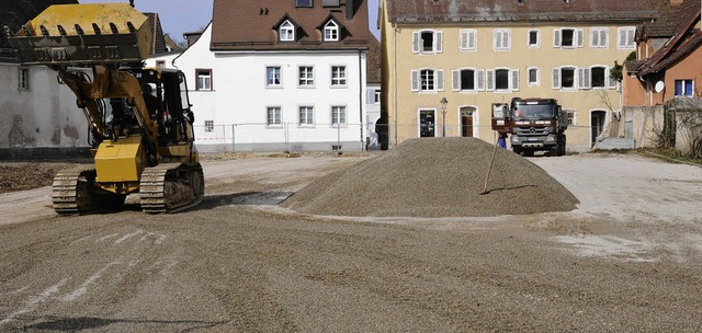 Bald stehen hier wieder Autos. Das Ten...provisorisch zum Parken hergerichtet.   | Foto: Volker Mnch