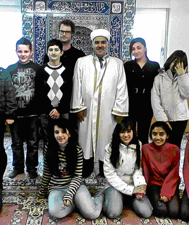 Die Ethikgruppe der Klasse sechs der H...ozay beim Besuch der Moschee in Lahr.   | Foto: Schule