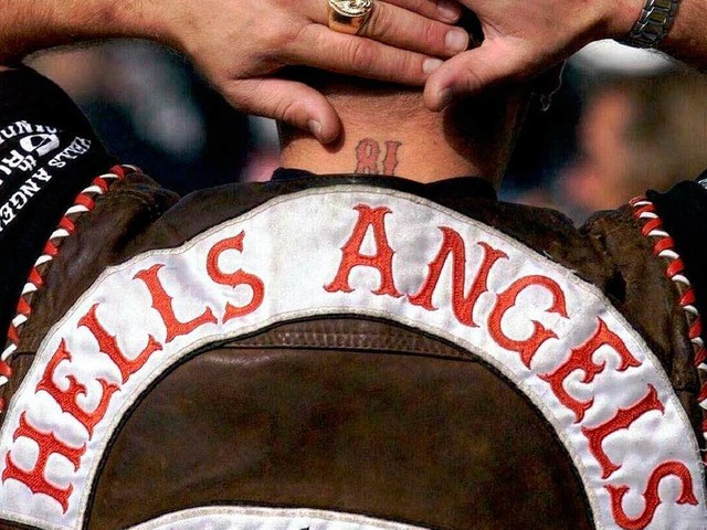 Hells-Angels-Mitglied mit typischer Jacke   | Foto: dpa