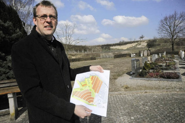 Die Bahlinger Friedhofsanlage soll arr...er Harald Lotis erluterte die Planung  | Foto: Zimmermann-Duerkop