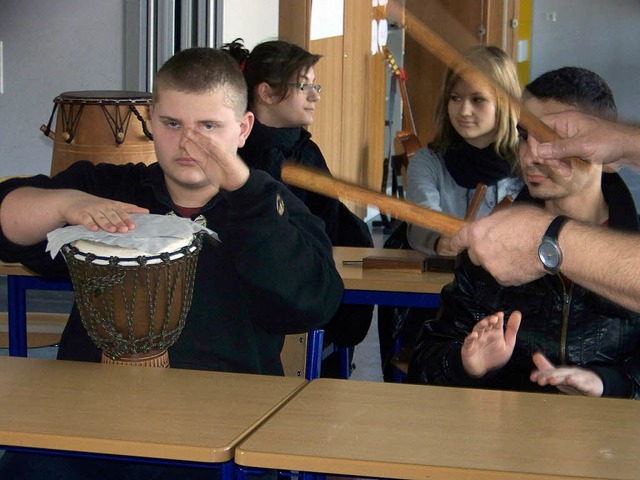 Trommeln will gelernt sein: Seit Janua...-Schule ein Percussionkurs angeboten.   | Foto: Friederike Zimmermann