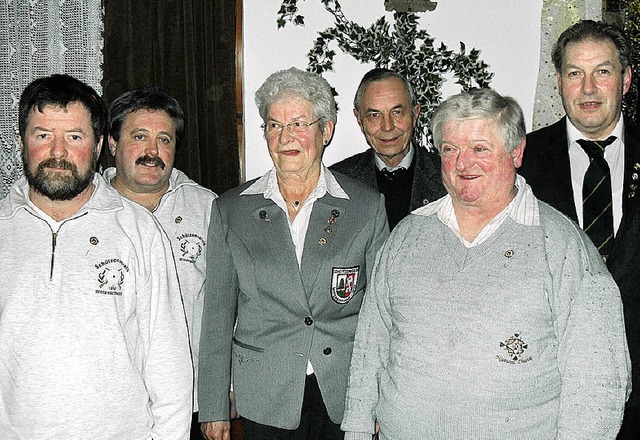 Oberschtzenmeister Hubert Mutter-Bhl...r fr 50 Jahre im Verein (von links).   | Foto: Siegfried Krex