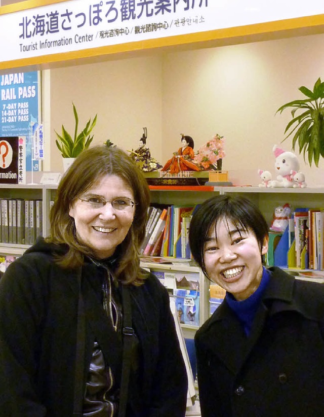 Stadtfhrerin Sabine Theil (links) mit Chizuru Sarukawa    | Foto: PRIVAT