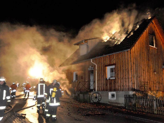 Zerstrt wurde dieses  Wohnhaus in Her...eres wurde in Mitleidenschaft gezogen.  | Foto: Volker Mnch