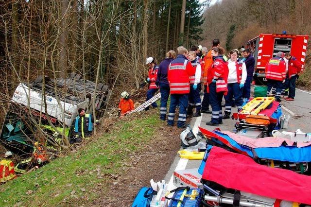 Fotos: Bus strzt bei Bad Sckingen in die Tiefe