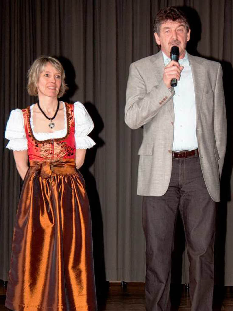 Silvia Flender und Brgermeister Thomas Fechtig bei der Markterffnung.