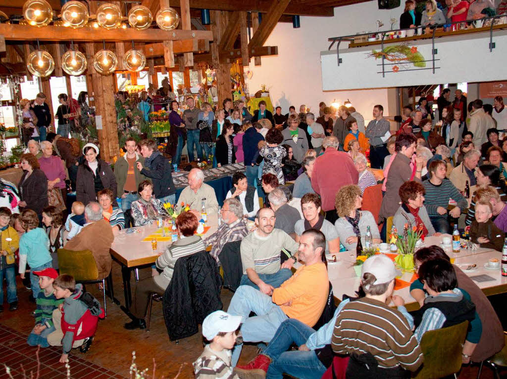 Viele Besucher kamen zum ersten Frhjahrsmarkt nach Birkendorf.
