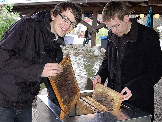 Benedikt Schfer (links) und Martin Ma...ger bei &#8222;Jugend forscht&#8220;.   | Foto: Sigrid umiger