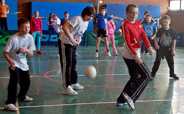 Beim Vlkerballturnier fr die Fnft- ...sler klappte alles wie am Schnrchen.   | Foto: Kathrin Blum