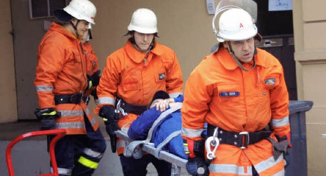 Frhjahrsbung  der Feuerwehr Rheinhau...;Schweizerhof&#8220; an erster Stelle.  | Foto: Ilona Hge