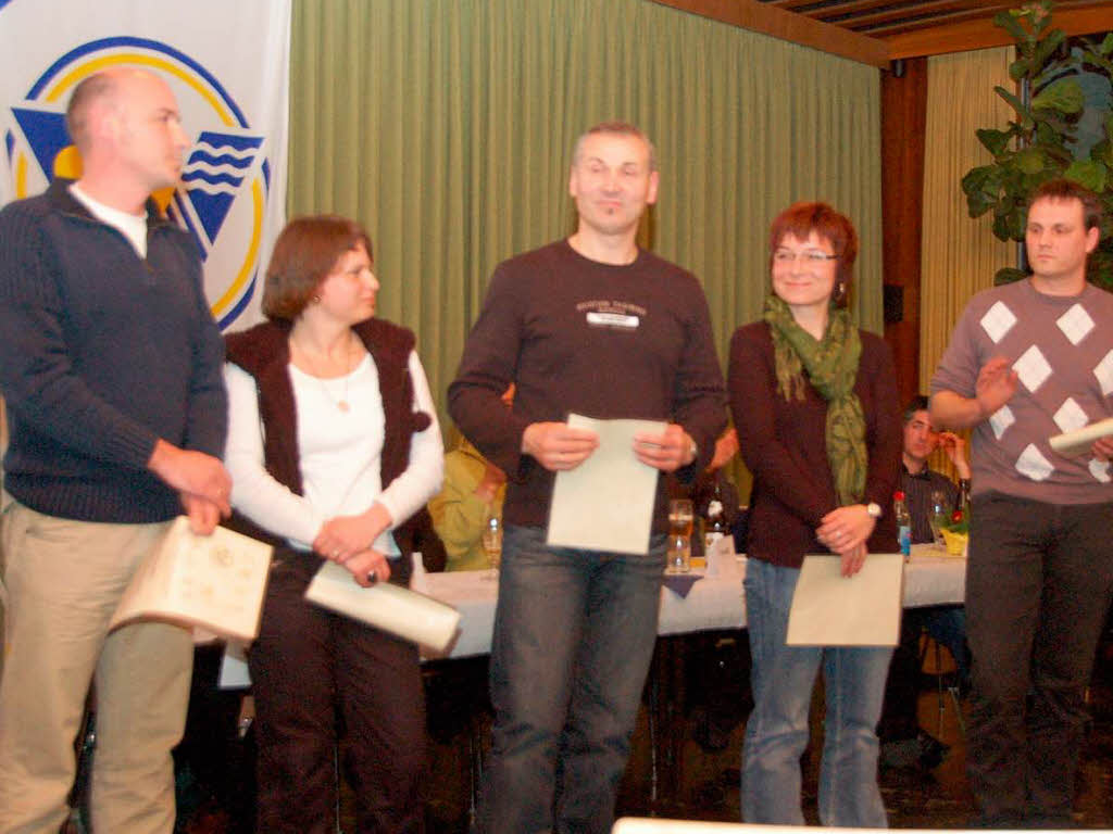 Die Ehrennadel in Silber erhielten Klaus Duffner, Anja Reichenbach, Reinhard Trenkle, Anja Schmieder und Oliver Wisser (von links).