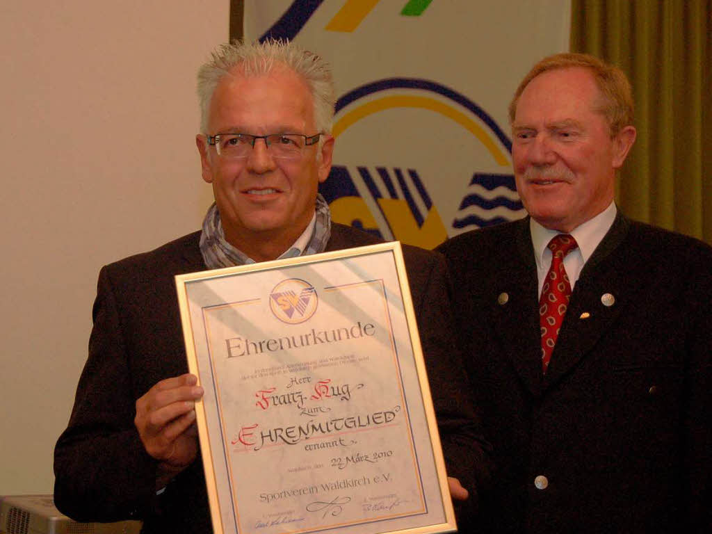 Ehrenmitglied Franz Hug mit dem SVW-Vorsitzendem Axel Lahmann.
