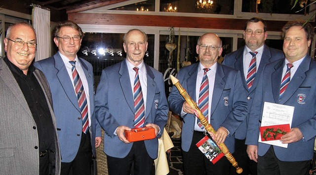 Ehrungen beim MGV (von links): Ludwig ...ard Wehrle, Uwe Mehmen und Franz Weis.  | Foto: Eberhard Kopp