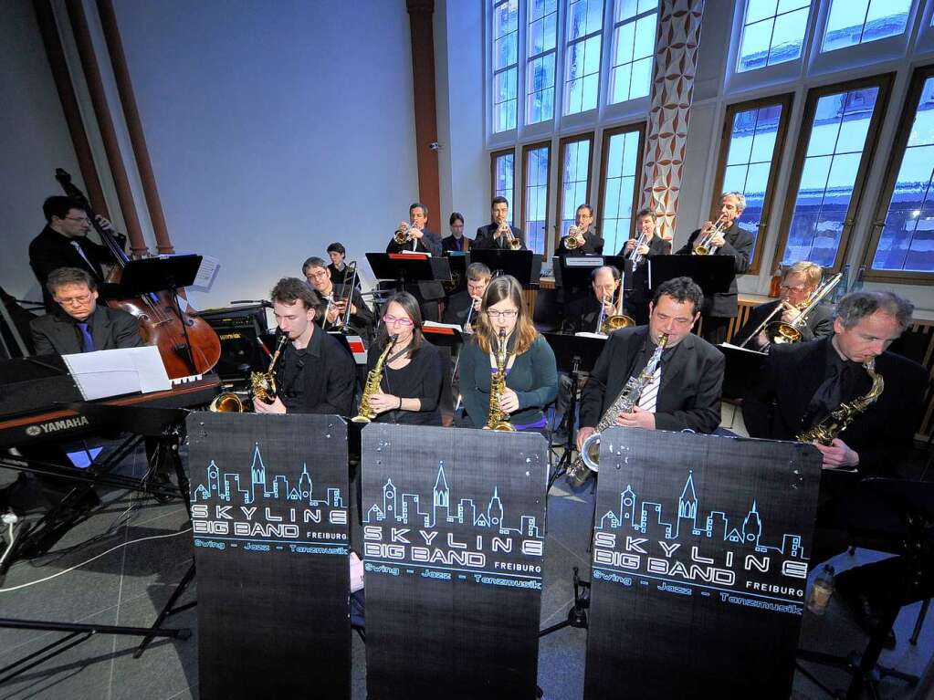 Fr die musikalische Unterhaltung sorgte die Skyline Big Band.