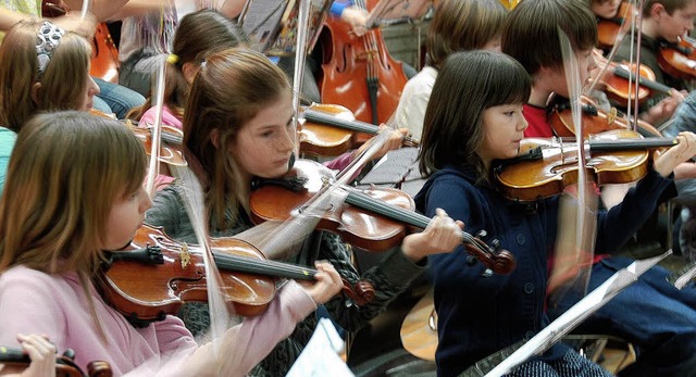 Die beiden neuen Streicherklassen musizierten gemeinsam.   | Foto: dunja pfeiffer