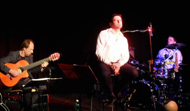 Das Bossa-Nova-Trio Saudate Nova mit M...s-Maria Reck in der Denzlinger Rocca.   | Foto: Laura Schmid