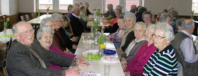 Gut unterhalten wurden  die Egringer Senioren  im Rathaussaal.    | Foto: Bode