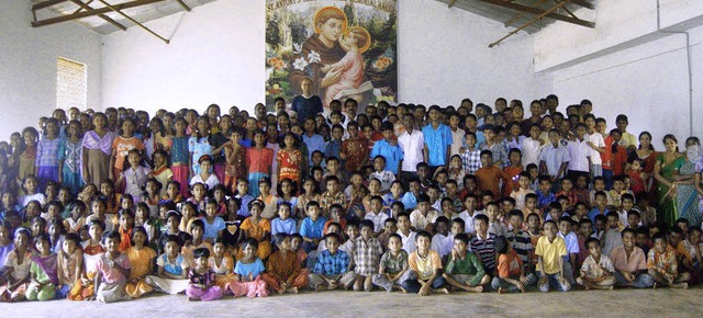 Schulversammlung in einer Missionsstat...wchigen Besuch in Shimoga/Karnataka.   | Foto: Privat