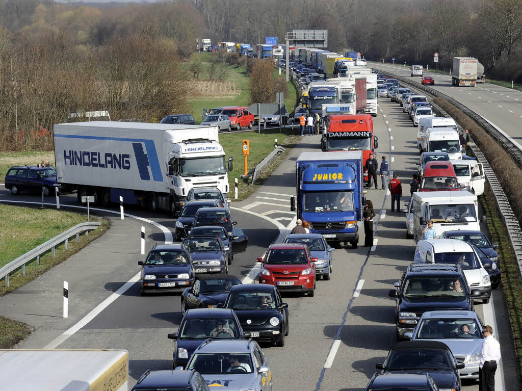 Durch die Sperrung der Autobahn kam es zu kilometerlangen Staus.