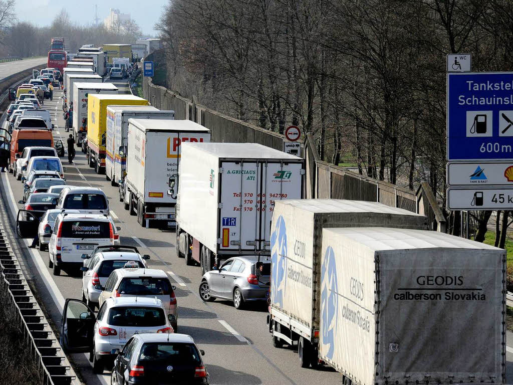 Durch die Sperrung der Autobahn kam es zu kilometerlangen Staus.