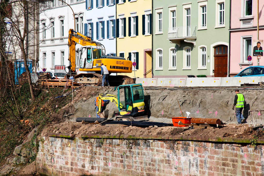 Sicherung der Ufermauer an der Dreisamstrae / B 31 in Freiburg.