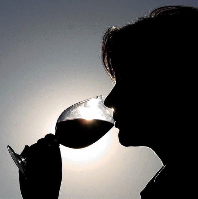 Frauen  probieren  Wein  | Foto: ddp