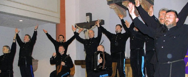Die singenden Kosaken aus dem Ural bee...ublikum in der Kanderner Stadtkirche.   | Foto: Ines Bode