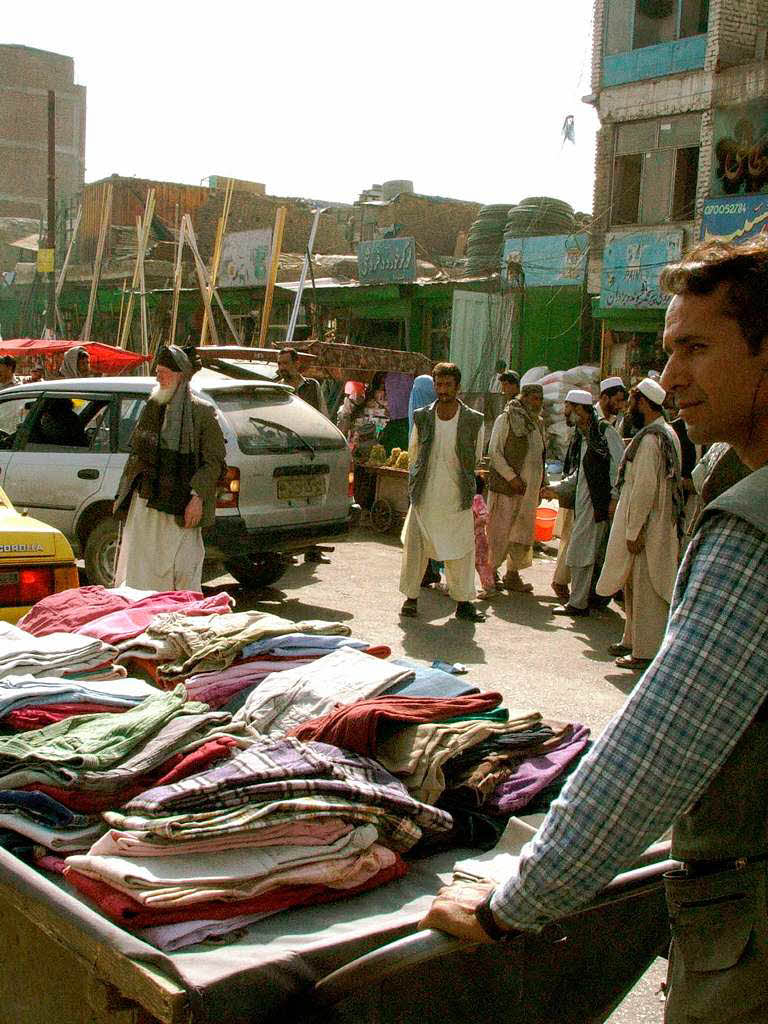 Auf sogenannten „Karatschis“ (Holzkarren) kann man in Kabul fast alles kaufen.