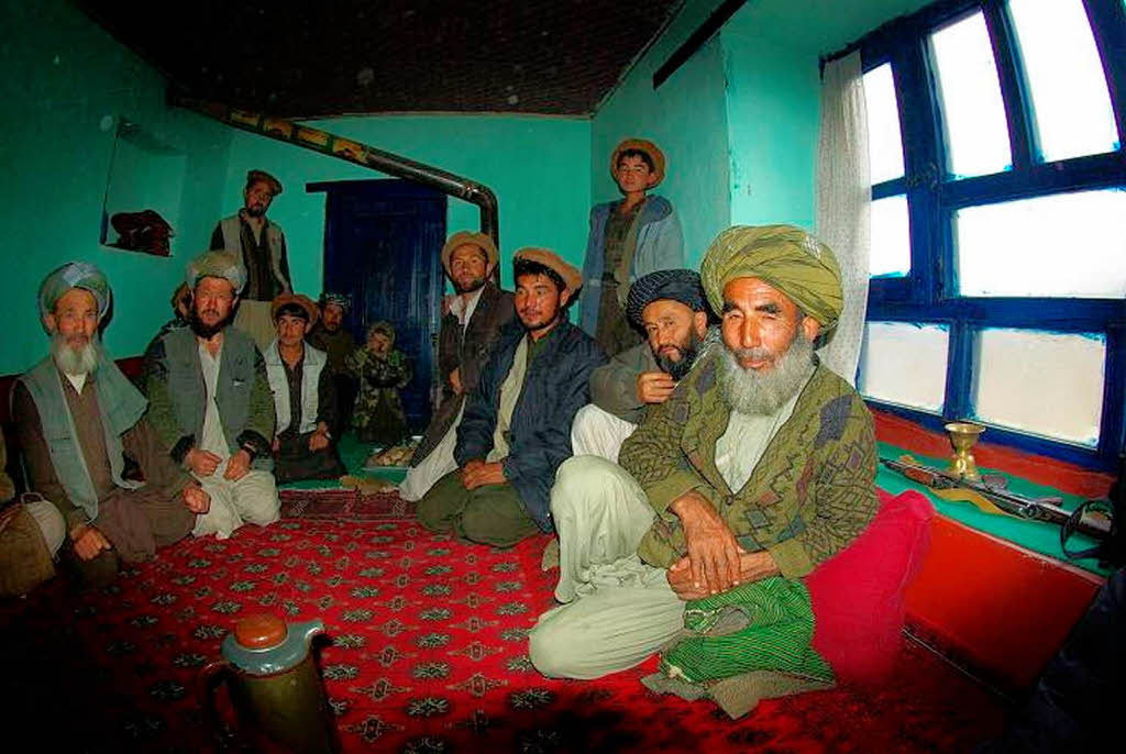Auf einen Tee mit den Dorfltesten in Nord-Ost Afghanistan.