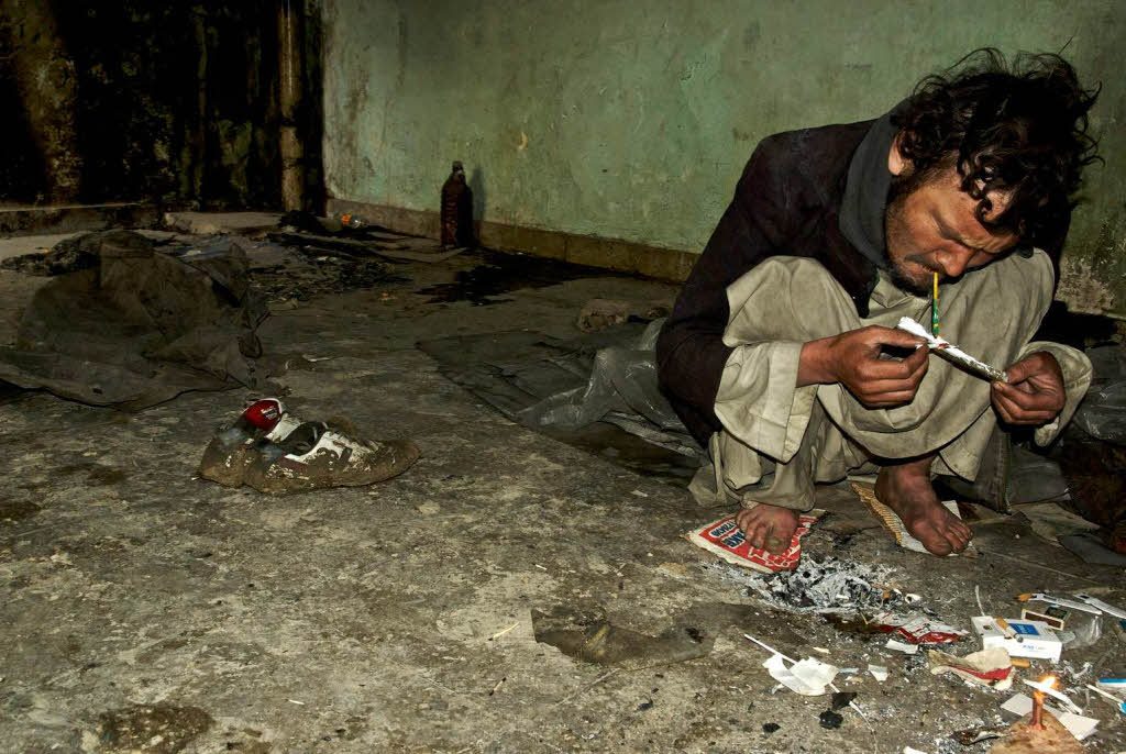 Ein Heroinabhngiger im russischen Kulturzentrum von Kabul. Mehr als 90000 Drogenabhngige allein in Kabul...