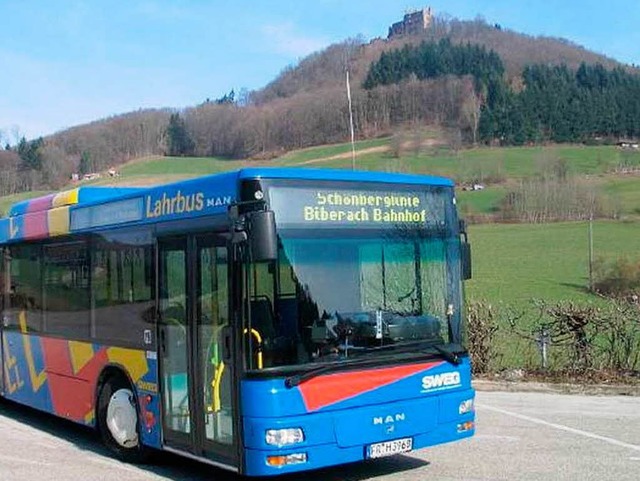 Mit dem Bus auf den Schnberg und weit...ergrund die Burgruine Hohengeroldseck.  | Foto: BZ