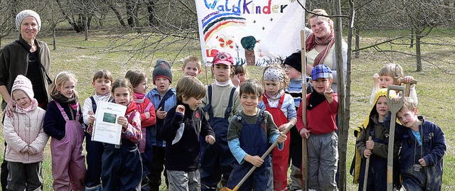 Fleiig: Die Waldgruppe des Kindergartens Regenbogen.  | Foto: Privat