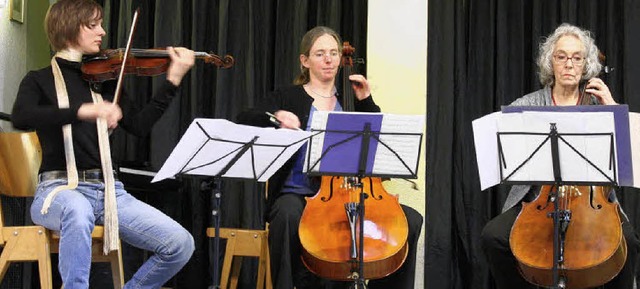 Christine Hof, Violine, und Destine Traute und Ruth Pollau, Cello  | Foto: Hans Jrgen Kugler