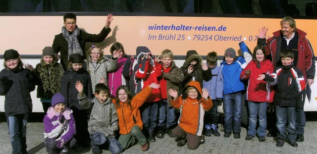 Busfahrer Josef Frei und  Klassenlehre... Klasse 2 a der Grundschule Oberried.   | Foto: privat