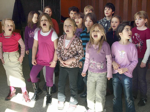 Mit groer Begeisterung singen die Gr...r Grundschulkinder in ihrem neuen Chor  | Foto: Karin Stckl-Steinebrunner