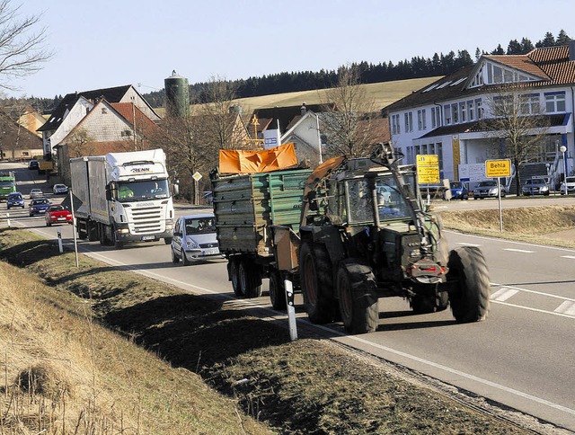 Tausende Fahrzeuge qulen sich tglich...ter lange Trasse fr Traktoren tabu.    | Foto: Vollmer