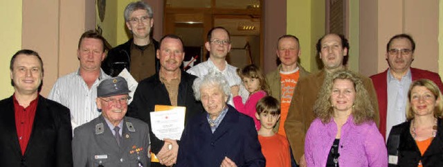 Ortsvorsteher Michael Glener, Ehrenbe...ichneten langjhrige Blutspender aus.   | Foto: Sedlak