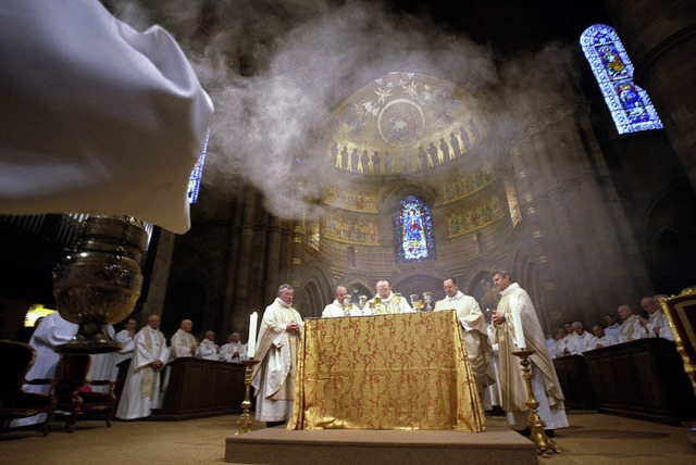 Im katholischen Gottesdienst spielt de...wird in speziellen Gefen verbrannt.   | Foto: aFP/DPA