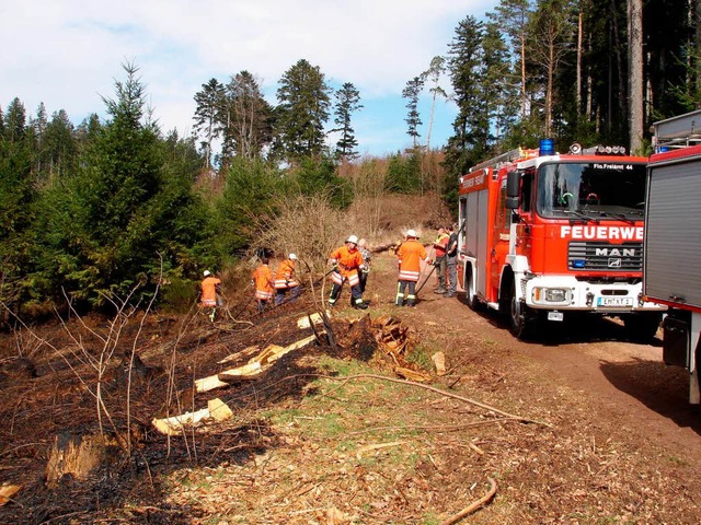 Feuerwehreinsatz am Donnerstag, 13.10 ...Vorarbeit war der Brand bald gelscht.  | Foto: privat