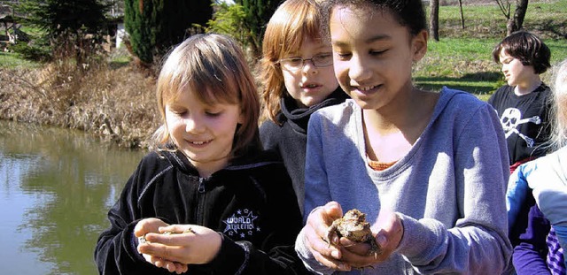 Nordweiler Grundschulkinder an Rddls Fischweiher  | Foto: Reiner Merz