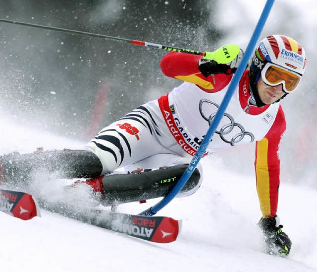 Mit vollem Tempo um die Stangen: Felix Neureuther beim Slalom   | Foto: dpa