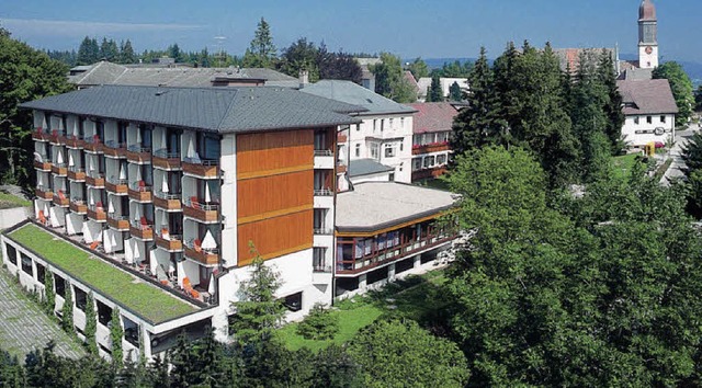 Frher eine Strohhutfabrik, heute ein ... Das Klinik-Gebude in Hchenschwand.   | Foto: Klinik