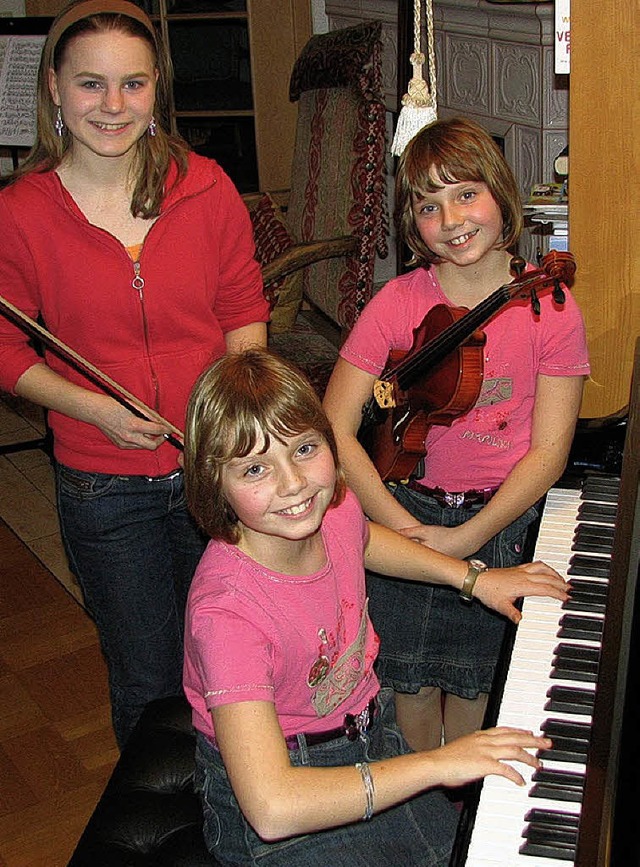 Drei Mdchen, fr die es nur die Musik...ge Hanna (vorne) und Katrin Friedrich   | Foto: susanne kanele